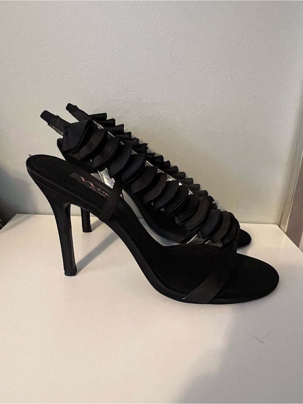 Nina Black Ruffle Slingback Heels (Size 10)